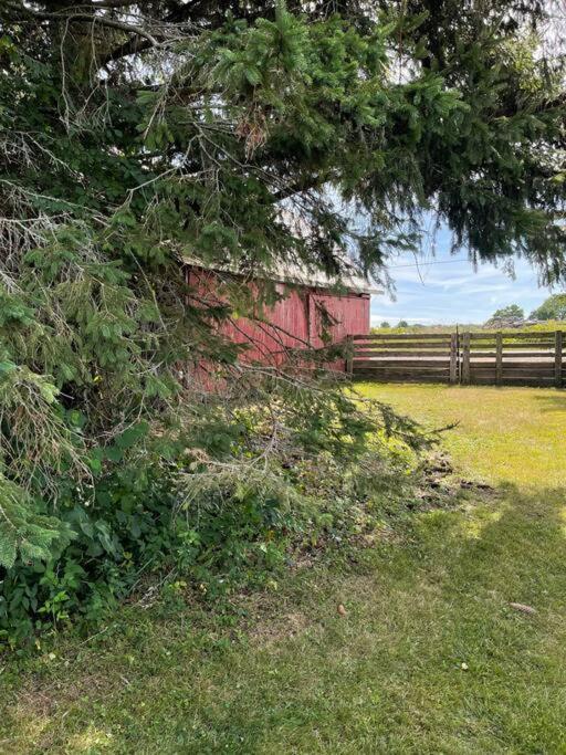 The Barns Of Brighton Near Prince Edward County Kültér fotó