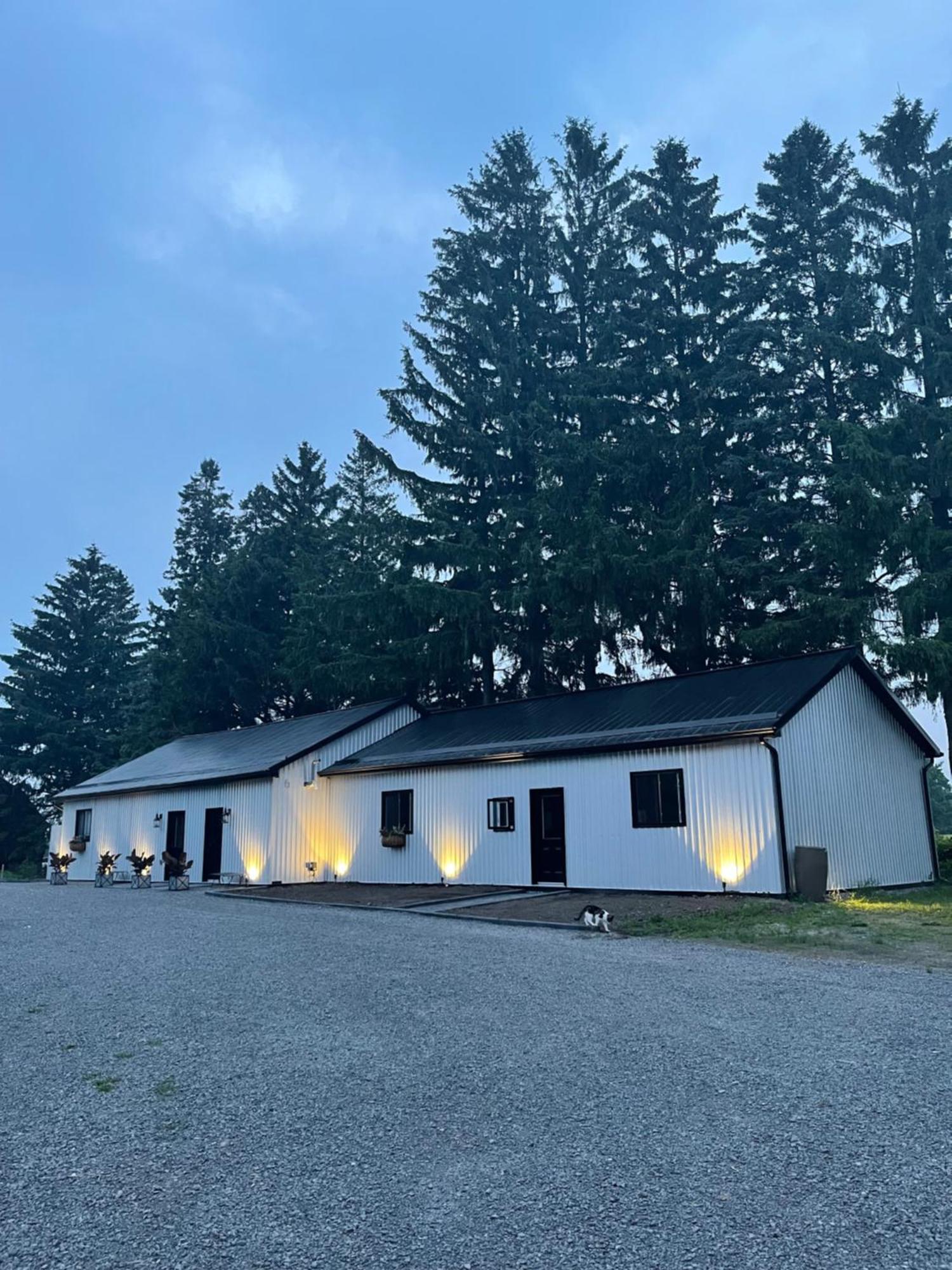 The Barns Of Brighton Near Prince Edward County Kültér fotó